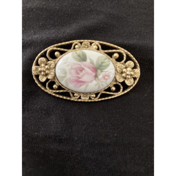Vintage 1928 Oval Pink Porcelain Rose Brooch Gold tone Filigree Floral Pin - Picture 1 of 9